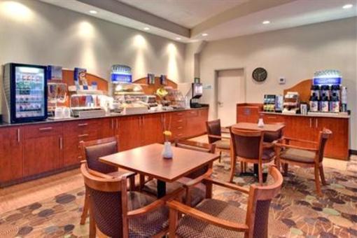 фото отеля Holiday Inn Express Hotel & Suites South Edmonton