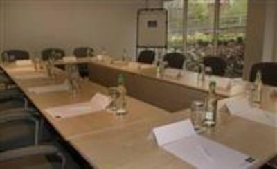 фото отеля Holiday Inn Express Redditch