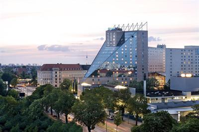 фото отеля Estrel Berlin