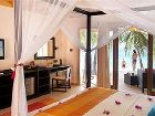 фото отеля Vilamendhoo Island Resort