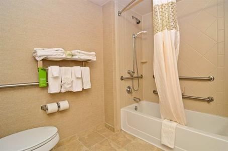 фото отеля Hampton Inn & Suites Plymouth