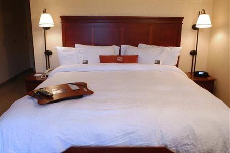 фото отеля Hampton Inn & Suites Plymouth