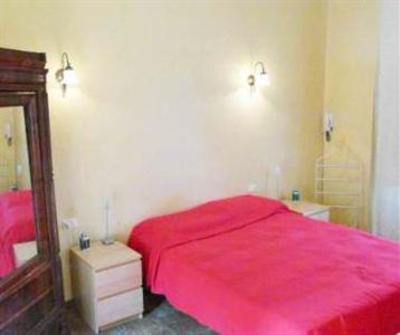 фото отеля Apartment - Porto Valtravaglia Porto Valtravaglia