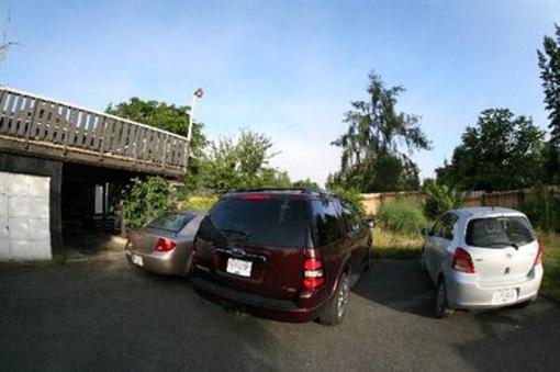 фото отеля Tsunami Backpackers Guesthouse - Port Alberni