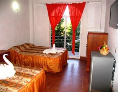 фото отеля Hotel y Suites Bugambilias