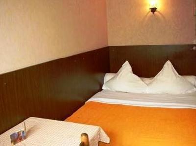фото отеля L'Ermitage Hotel Corbeil-Essonnes