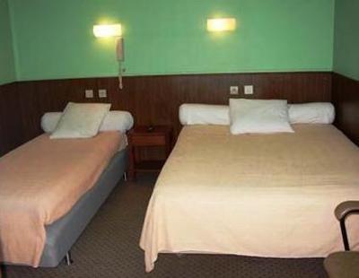 фото отеля L'Ermitage Hotel Corbeil-Essonnes