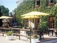 Auberge Saint Martin Guest House Surville