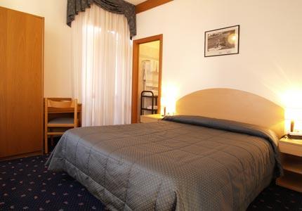 фото отеля Hotel Aurora Nago-Torbole
