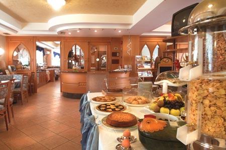 фото отеля Hotel Aurora Nago-Torbole