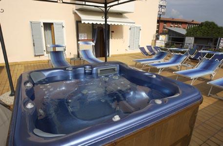 фото отеля Hotel Aurora Nago-Torbole