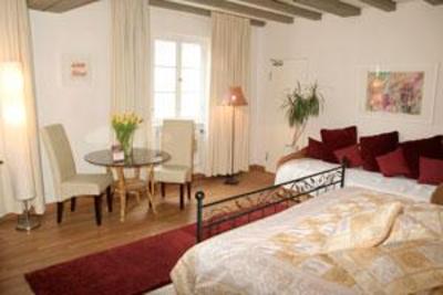 фото отеля Rhein River Guesthouse Hitdorf
