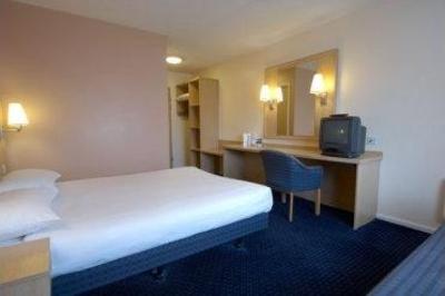 фото отеля Travelodge Huddersfield Mirfield
