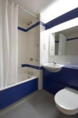 фото отеля Travelodge Huddersfield Mirfield