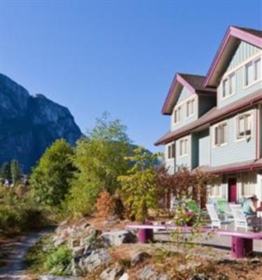 фото отеля Squamish Inn on the Water