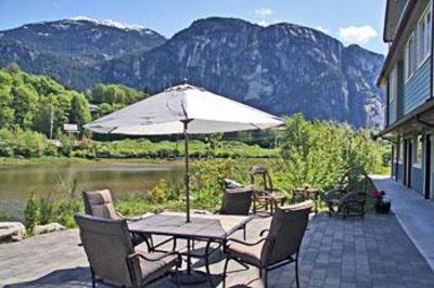 фото отеля Squamish Inn on the Water