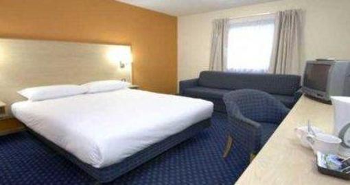 фото отеля Travelodge Hotel Cheltenham