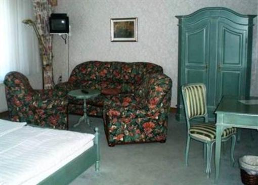 фото отеля Hotel & Restaurant Zur Alten Schule Zauchwitz