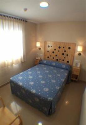 фото отеля Hostal Quatre Llunes Santa Pola