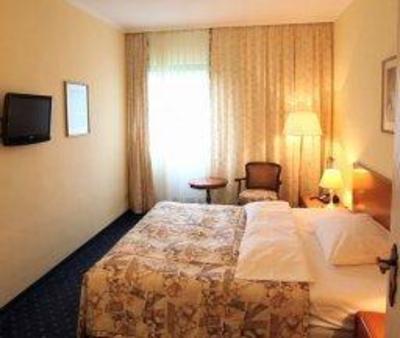 фото отеля Hotel Brunnenhof Hanau