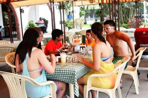 фото отеля Lago de Oro Beach Club and Restaurant