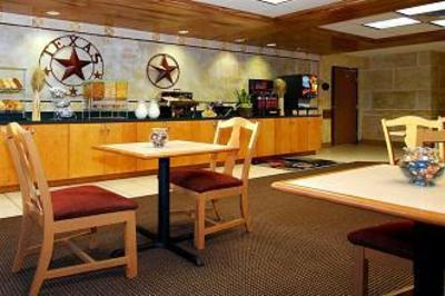фото отеля Comfort Suites Austin Airport