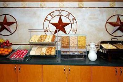 фото отеля Comfort Suites Austin Airport