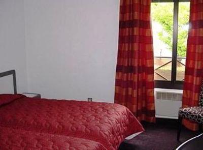 фото отеля Hotel Les Amandiers Tournon-sur-Rhone