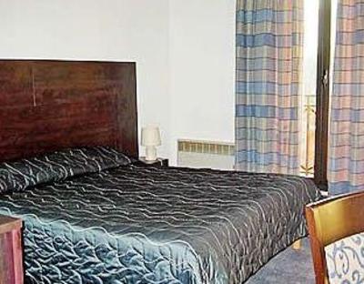 фото отеля Hotel Les Amandiers Tournon-sur-Rhone