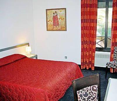 фото отеля Hotel Les Amandiers Tournon-sur-Rhone
