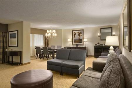 фото отеля Embassy Suites Raleigh - Crabtree
