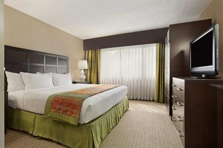 фото отеля Embassy Suites Raleigh - Crabtree