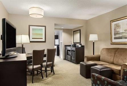 фото отеля Embassy Suites Raleigh - Crabtree