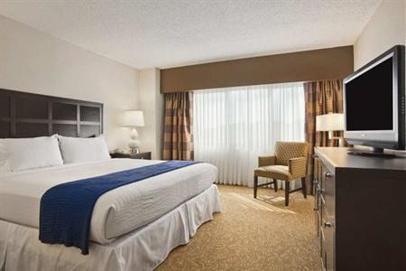 фото отеля Embassy Suites Raleigh - Crabtree