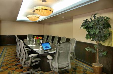 фото отеля Embassy Suites Raleigh - Crabtree