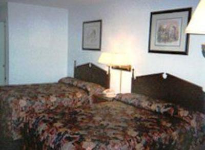 фото отеля Super 8 Motel - One Hundred Mile House