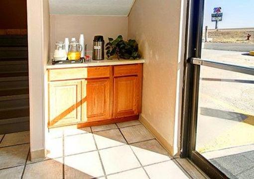 фото отеля Econo Lodge Limon