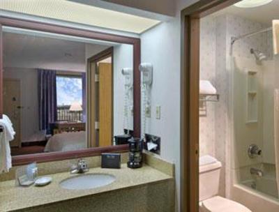 фото отеля Baymont Inn & Suites Topeka