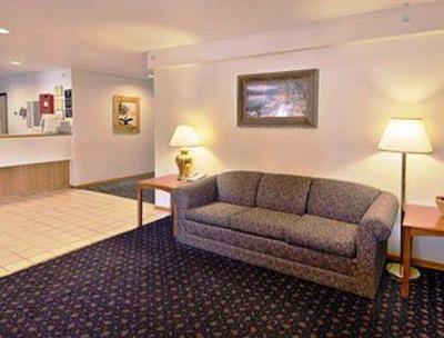 фото отеля Super 8 Mackinaw City/Bridgeview