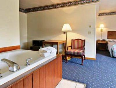 фото отеля Super 8 Mackinaw City/Bridgeview