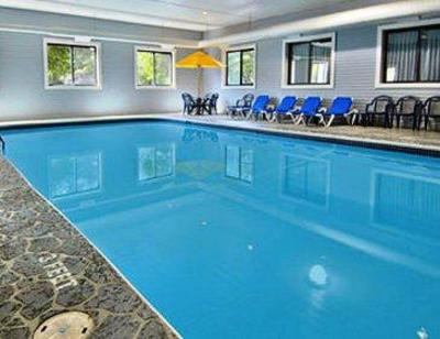 фото отеля Super 8 Mackinaw City/Bridgeview