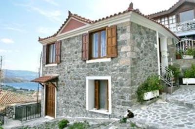 фото отеля Molyvos Queen Apartments