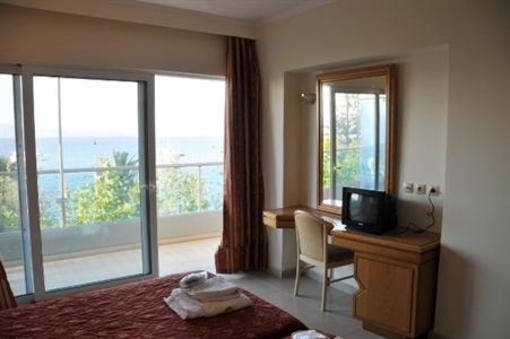 фото отеля Bristol Sea View Apartments