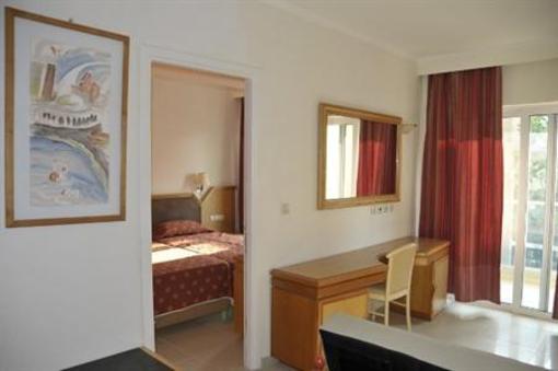 фото отеля Bristol Sea View Apartments