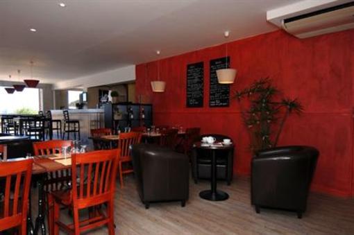 фото отеля Hotel Le Lagon Rochefort-du-Gard