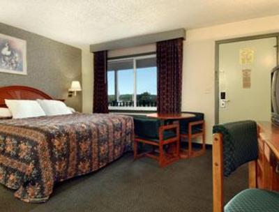 фото отеля Days Inn & Conference Center