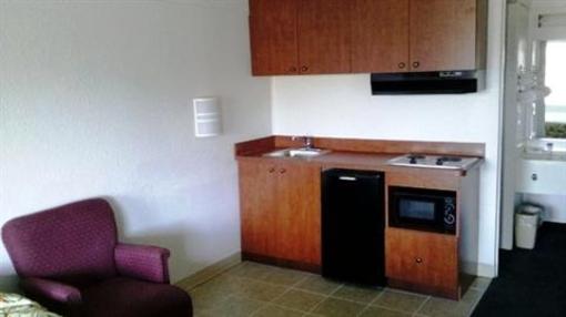 фото отеля Americas Best Value Inn & Suites-Canton Detroit