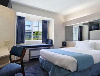 фото отеля Microtel Inn & Suites Pittsburgh Airport