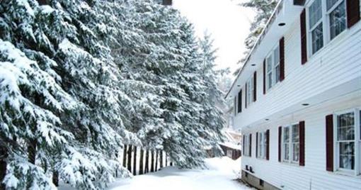 фото отеля Stone's Lodge under Mt. Stratton Bondville