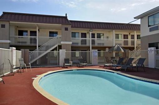 фото отеля Red Roof Inn New Braunfels